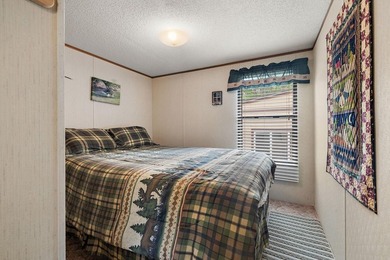 Amazing opportunity to own this property on Round Lake with 100 - photo 18