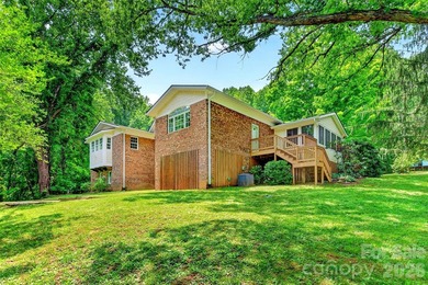 Welcome to your new home in the highly desirable Spring Hill - photo 4