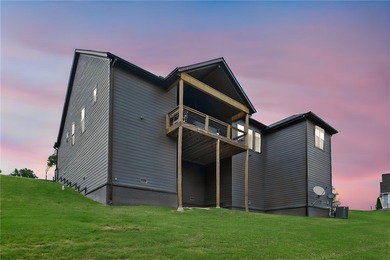 Experience the ultimate lake lifestyle in this fully furnished - photo 29