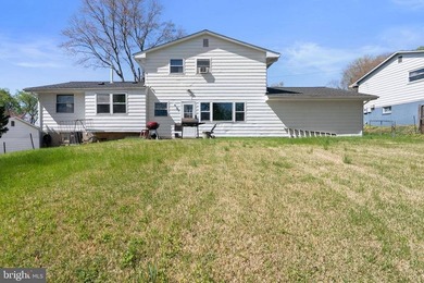 Welcome home to this spacious 4-level single-family home in - photo 34