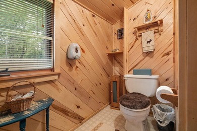 Amazing opportunity to own this property on Round Lake with 100 - photo 35