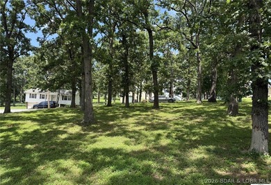 Great building lot in Warsaw! Nice big, shaded corner lot, just - photo 1