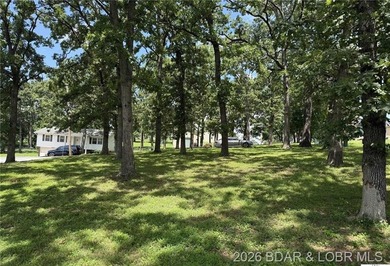 Great building lot in Warsaw! Nice big, shaded corner lot, just - photo 1