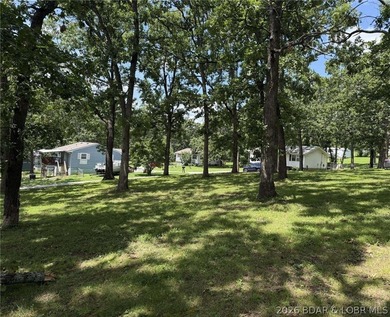 Great building lot in Warsaw! Nice big, shaded corner lot, just - photo 2