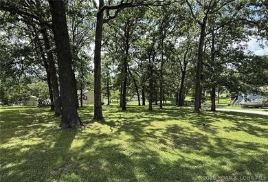 Great building lot in Warsaw! Nice big, shaded corner lot, just - photo 3