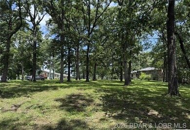 Great building lot in Warsaw! Nice big, shaded corner lot, just - photo 4