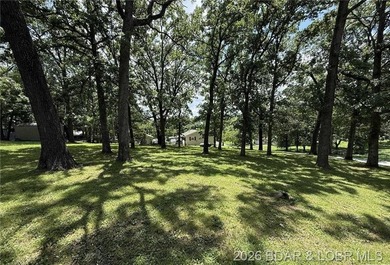 Great building lot in Warsaw! Nice big, shaded corner lot, just - photo 8