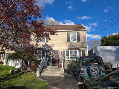 Spacious North Shirley Colonial approximately 2500 SQ Ft Windows - photo 2