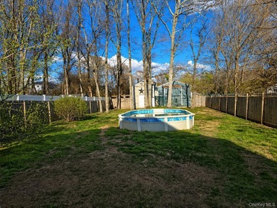 Spacious North Shirley Colonial approximately 2500 SQ Ft Windows - photo 9