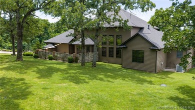 Exceptional custom-built home offering nearly 6,000 sq ft of - photo 3