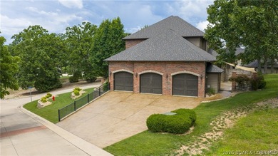 Exceptional custom-built home offering nearly 6,000 sq ft of - photo 4