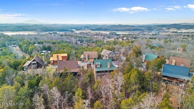 Sellers are ready to entertain your offers! Lake views and - photo 33