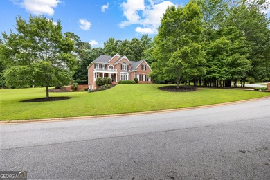 Welcome to 340 Broadmoor Drive, a beautiful brick residence - photo 4