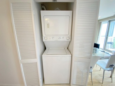 Spacious and sun-filled 1-bedroom condominium for sale in the - photo 14