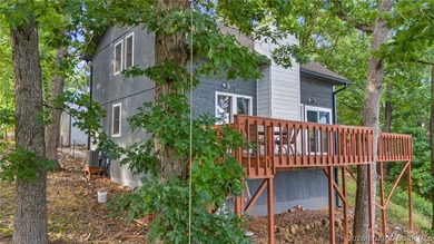 Lake life is calling! Wake up to beautiful lake views in this - photo 9