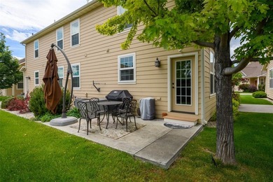 Enjoy maintenance free living in this conveniently located - photo 2
