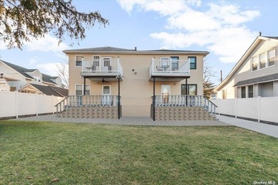 Impeccably maintained brick quadruplex in Jamaica, boasting two - photo 16
