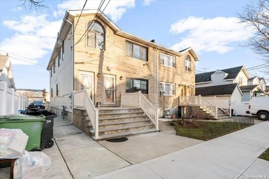 Impeccably maintained brick quadruplex in Jamaica, boasting two - photo 18