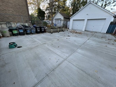 Rear legal detach 3 family in east Flushing, great for living - photo 3