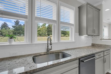 Welcome to this light and bright 3 bedroom, 3 bathroom Taft - photo 22