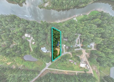 One of a kind mobile home sitting on Bear Creek, with navigable - photo 36