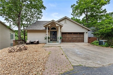 Location. Luxury. Lifestyle. This exceptional waterfront retreat - photo 2