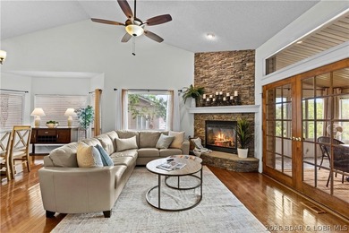 Location. Luxury. Lifestyle. This exceptional waterfront retreat - photo 4
