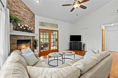 Location. Luxury. Lifestyle. This exceptional waterfront retreat - photo 8