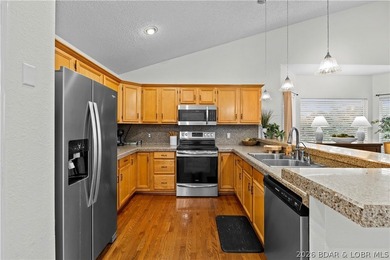 Location. Luxury. Lifestyle. This exceptional waterfront retreat - photo 9