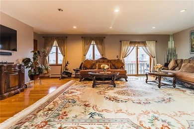 ONE OF A KIND! INTRODUCING A MAGNIFICENT, BEAUTIFUL AND LARGE - photo 5