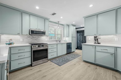 Biloxi DREAM house! Modern features & upgrades with all of the - photo 14