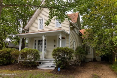 Built in 1890, this beautifully restored Victorian is a true - photo 4