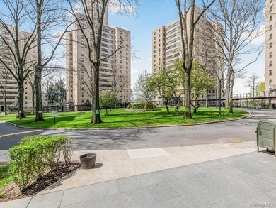 Welcome to this lovely one bedroom apartment with natural - photo 17