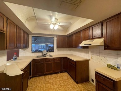 Welcome to this 3-bedroom, 2.5-bath condo offering a fantastic - photo 18
