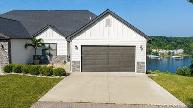 Lake view living with a boat slip at The Villas at Tuscany! This - photo 1