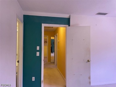 Welcome to this 3-bedroom, 2.5-bath condo offering a fantastic - photo 32