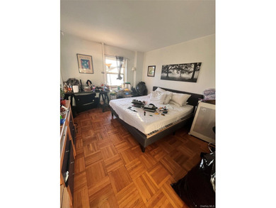 Spacious 1-bedroom located in the desirable Fordham Hill Oval - photo 9