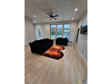 Lake Home For Sale in Canyon Lake, Texas