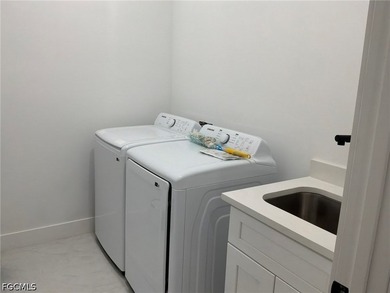 Exceptional opportunity! Seller accepted a job transfer, but the - photo 12