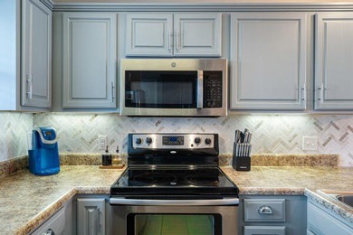 BRING AN OFFER! END UNIT! Come see this in person!! Discover - photo 16