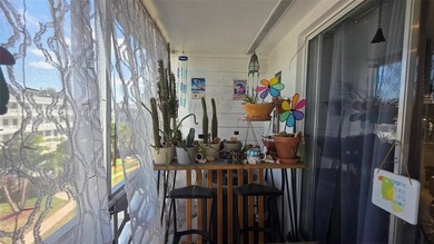 ABsolutely gorgeous 1 bedroom 1 bath in a veyr beautiful and - photo 22