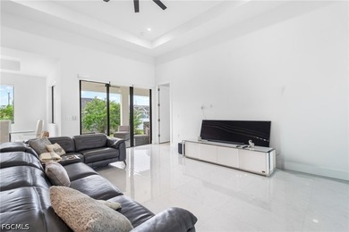 Exceptional opportunity! Seller accepted a job transfer, but the - photo 25