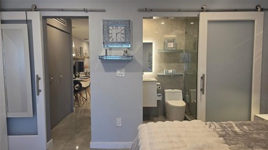 ABsolutely gorgeous 1 bedroom 1 bath in a veyr beautiful and - photo 31