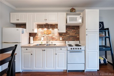Welcome to your dream lakefront oasis at Lake of the Ozarks! - photo 3