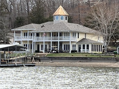 Situated on a flat lot within a deep, quiet cove, this property - photo 1