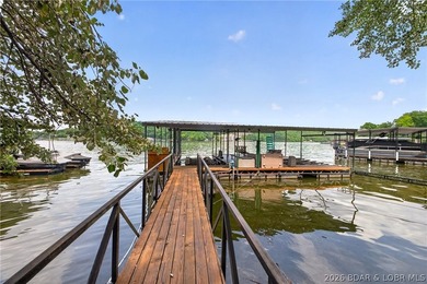 Beautifully updated lakefront home with a private dock, workshop - photo 2
