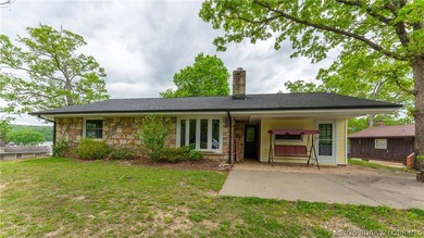 Charming 3-bedroom, 1 full bath, 2 half bath home located in a - photo 1
