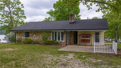 Charming 3-bedroom, 1 full bath, 2 half bath home located in a - photo 2