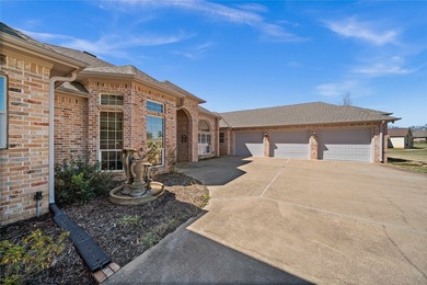 DON'T MISS OUT ON THIS HOME THAT HAS IT ALL! 4 bedrooms, 3 bath - photo 2