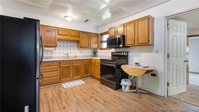 Charming 3-bedroom, 1 full bath, 2 half bath home located in a - photo 6